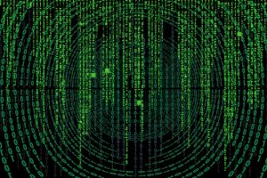 Cyberangriff auf Politiker, Journalisten und ProminenteIn den letzten Wochen wurde bekannt, dass ein Cyberangriff stattfand, bei dem Daten von Politikern, Journalisten und Prominente geklaut wurden. Nach Bekanntgabe des Angriffs hat das BKA zahlreiche Wohnungen durchsucht. Der Angriff scheint auf den ersten Blick wie ein großer Hackerangriff auszusehen. Jedoch ist es vielmehr ein Fall von Doxing. Dabei handelt es sich um eine Art Belästigung und Mobbing, die im Darknet geradezu als Sport betrieben wird. Ein Doxer versucht, möglichst viele private Daten über eine missliebige Person zu sammeln und zu veröffentlichen. Meist ist das Motiv Schadenfreude. In diesem konkreten Fall wurden Daten wie Adressbücher, Chats, Sprachnachrichten oder Telefonlisten veröffentlicht. Bei dem Täter handelt es sich um einen 20-jährigen Schüler aus Hessen. Dieser hat die Daten nicht komplett alleine erbeutet. Sämtliche Daten soll er sich laut Medienberichten im Darknet gekauft haben. Bei seiner Vernehmung gab der junge Hacker an, er habe Menschen "bloßstellen" wollen, über deren Äußerungen er sich geärgert habe. Der junge Hacker muss sich wegen Datenhehlerei und das Ausspähen von Daten verantworten. Der Angriff hat eine neue Debatte zum Thema Datenschutz und Datensicherheit ausgelöst. Was versteht man überhaupt als Datensicherheit?